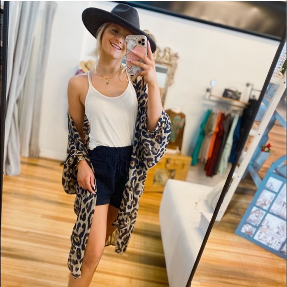 HUNTERS BEWARE SHEER DOLMAN LEOPARD PRINT KIMONO - Picture 2 of 3